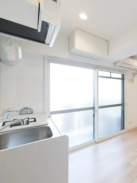 原状回復工事、防カビ工事のイメージ画像、台所の写真